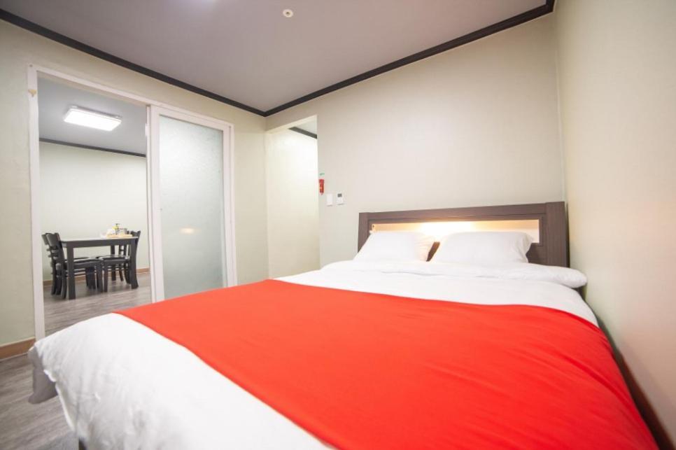 Hotel Castle Suncheon Ruang foto